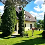 Деревянный коттедж Forest House *